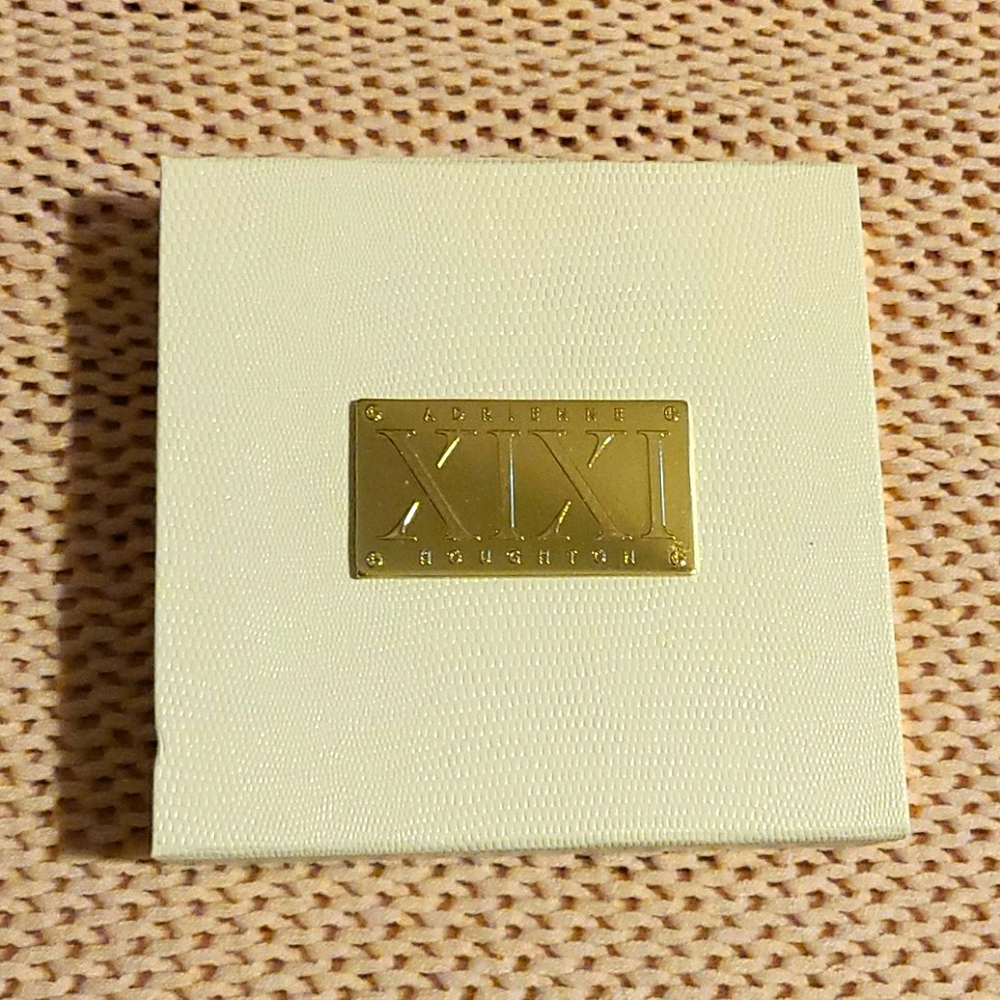 BNWOT xixi Earrings